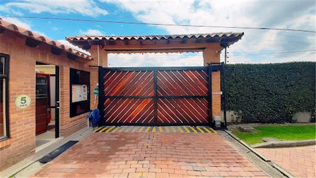 Casa de 5 alcobas en venta en Pueblo Viejo, Cota, 233 m² · foto 18 de 23