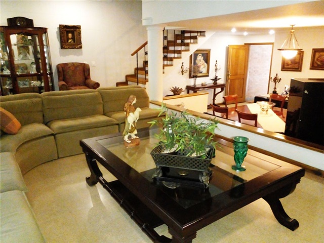 Casa de 3 alcobas en venta en El Diamante 2, Medellín, 229 m² · foto 2 de 20