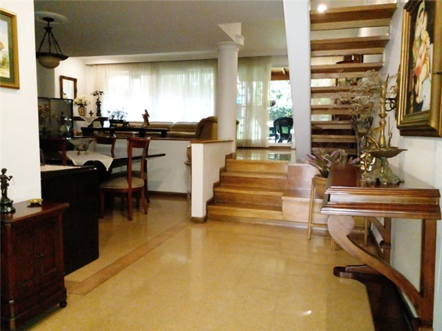Casa de 3 alcobas en venta en El Diamante 2, Medellín, 229 m² · foto 8 de 20