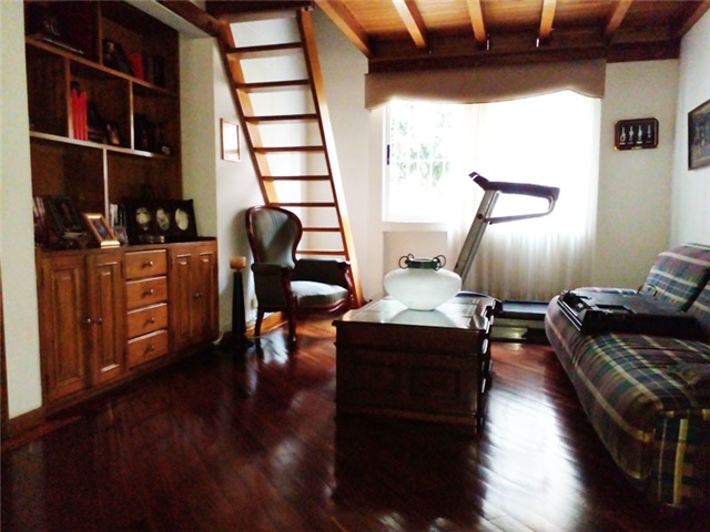 Casa de 3 alcobas en venta en El Diamante 2, Medellín, 229 m² · foto 9 de 20