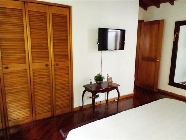 Casa de 3 alcobas en venta en El Diamante 2, Medellín, 229 m² · foto 15 de 20