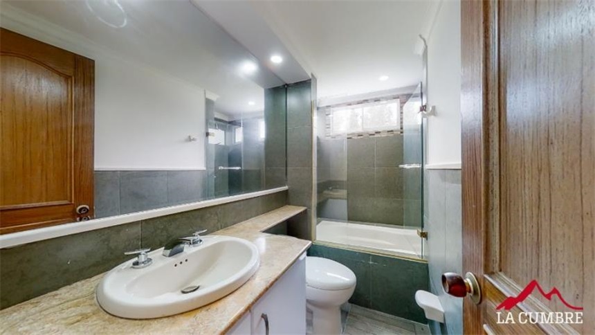 Casa de 5 alcobas en venta en Loma Del Indio, Medellín, 274 m² · foto 15 de 24
