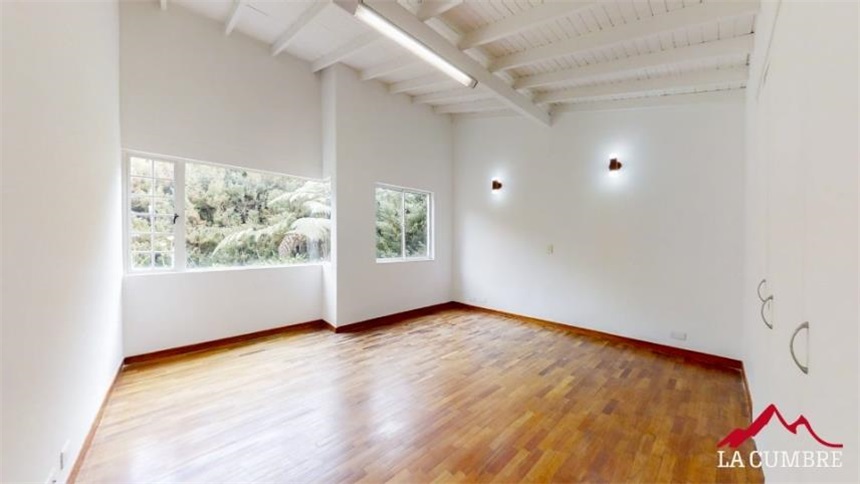 Casa de 5 alcobas en venta en Loma Del Indio, Medellín, 274 m² · foto 12 de 24