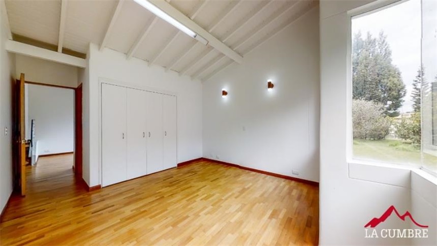 Casa de 5 alcobas en venta en Loma Del Indio, Medellín, 274 m² · foto 17 de 24