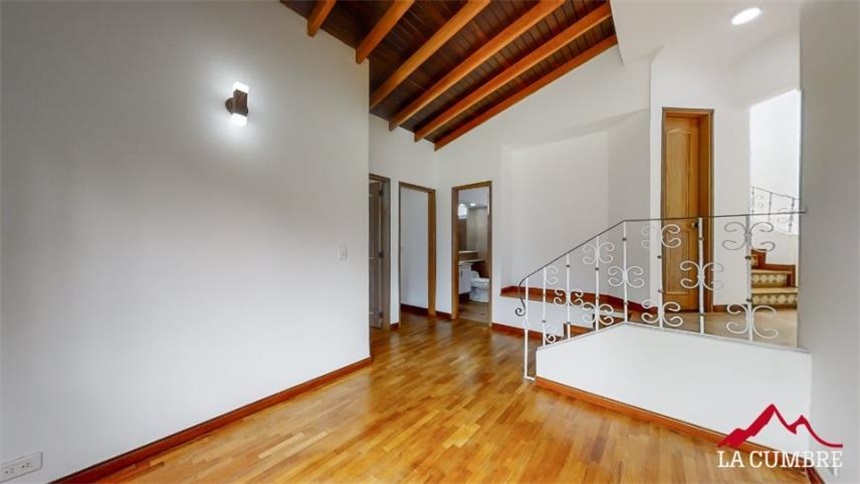 Casa de 5 alcobas en venta en Loma Del Indio, Medellín, 274 m² · foto 11 de 24