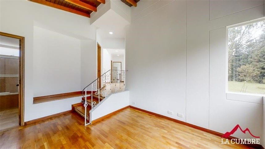 Casa de 5 alcobas en venta en Loma Del Indio, Medellín, 274 m² · foto 10 de 24