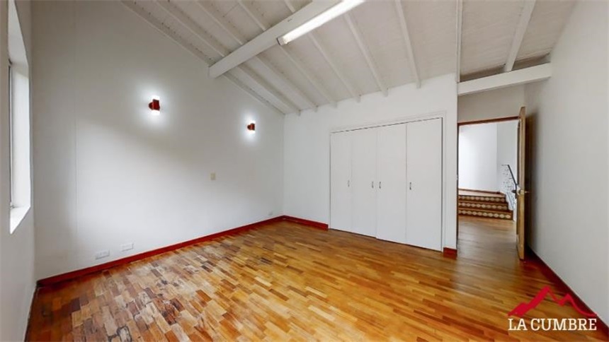 Casa de 5 alcobas en venta en Loma Del Indio, Medellín, 274 m² · foto 13 de 24