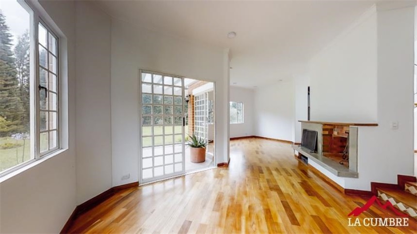 Casa de 5 alcobas en venta en Loma Del Indio, Medellín, 274 m² · foto 2 de 24
