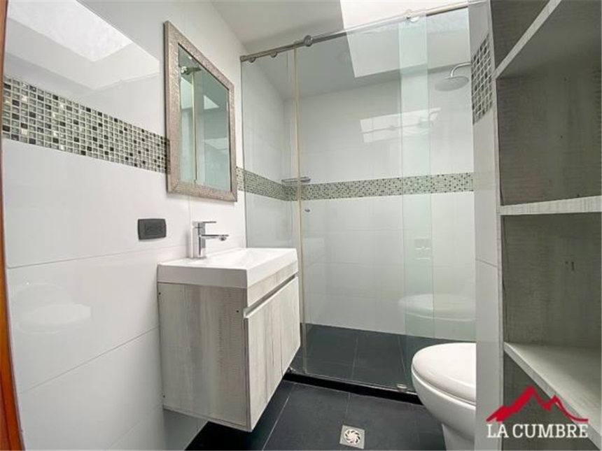 Casa de 4 alcobas en venta en El Poblado, Medellín, 390 m² · foto 11 de 24