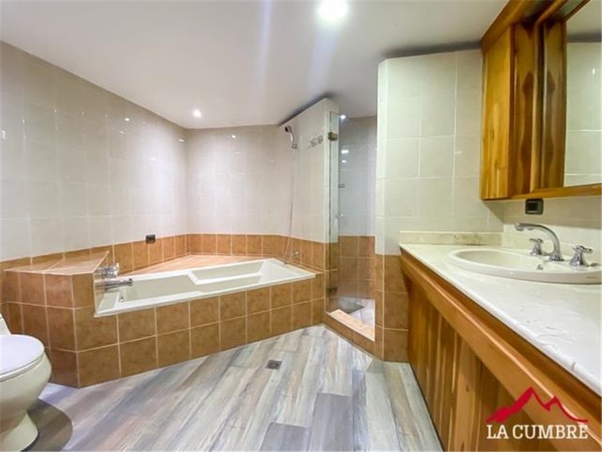 Casa de 4 alcobas en venta en El Poblado, Medellín, 390 m² · foto 18 de 24