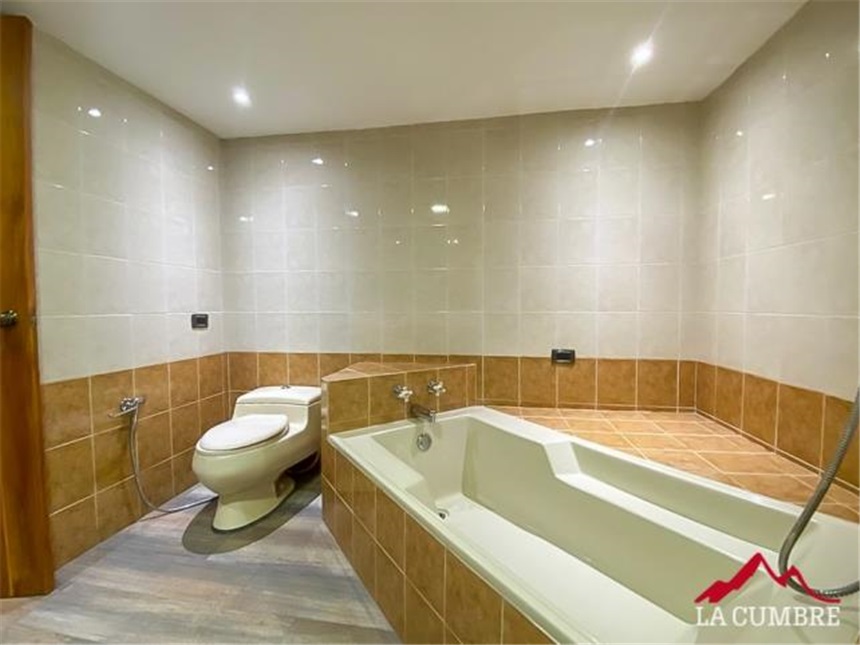 Casa de 4 alcobas en venta en El Poblado, Medellín, 390 m² · foto 19 de 24