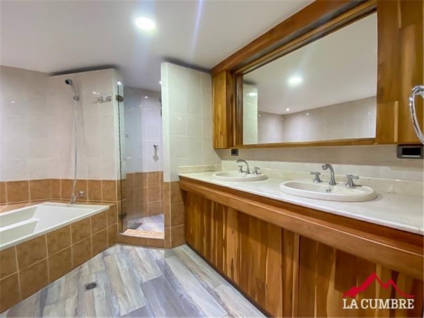 Casa de 4 alcobas en venta en El Poblado, Medellín, 390 m² · foto 17 de 24