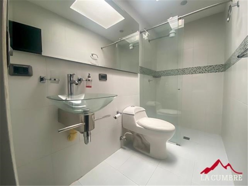 Casa de 4 alcobas en venta en El Poblado, Medellín, 390 m² · foto 21 de 24