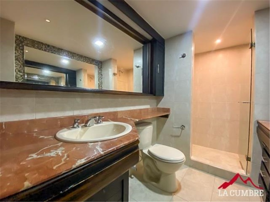 Casa de 4 alcobas en venta en El Poblado, Medellín, 390 m² · foto 14 de 24