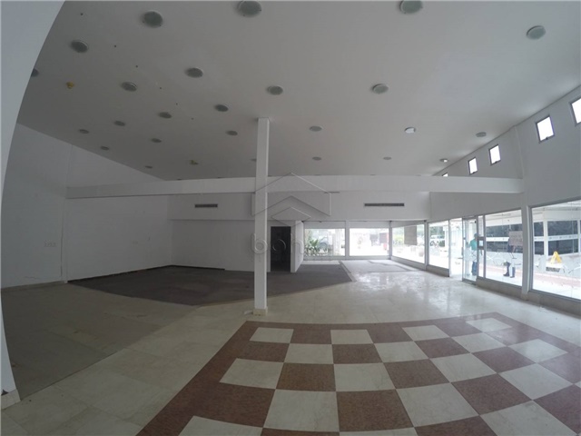 Local en Arriendo - Más