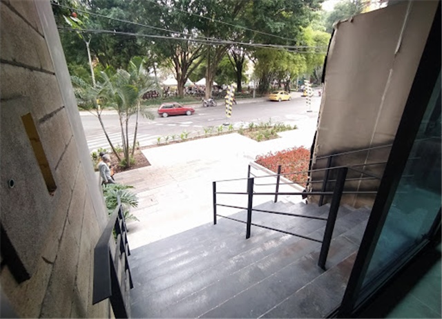 Local en Arriendo - Más
