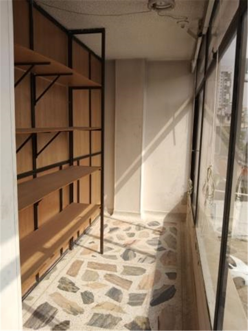 Local en Arriendo - Más