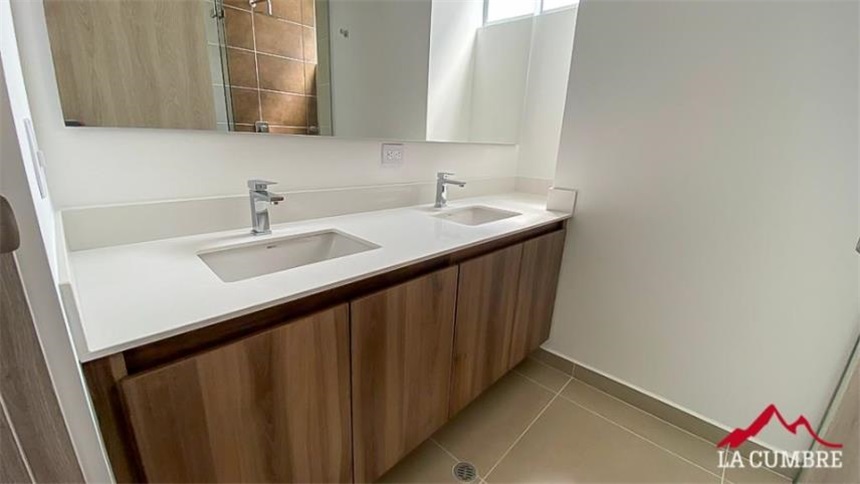 Apartamento de 3 alcobas en venta en El Castillo, Medellín, 134 m² · foto 16 de 18