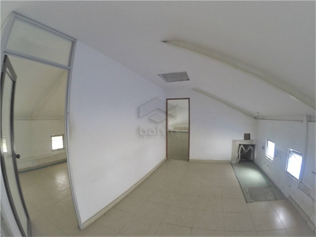 Local en Arriendo - Más