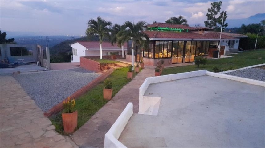 Casa en venta en Ruitoque, Girón, 445 m² · foto 2 de 22
