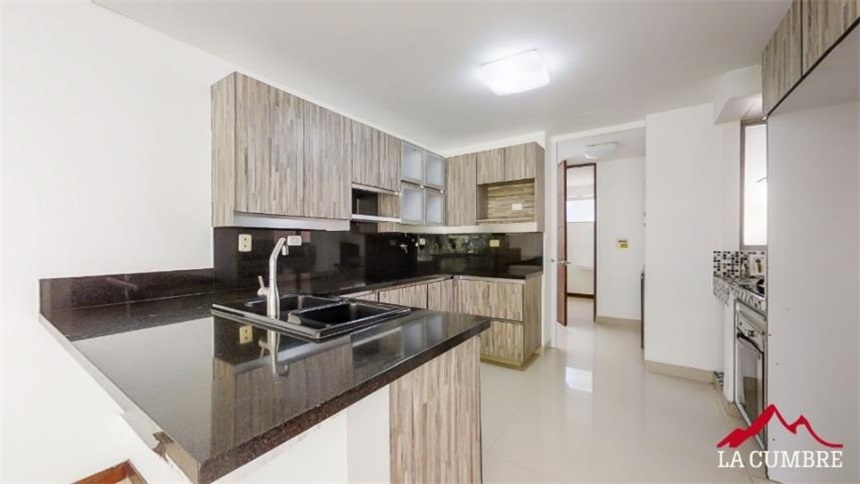 Casa de 3 alcobas en venta en Loma Del Indio, Medellín, 225 m² · foto 7 de 23