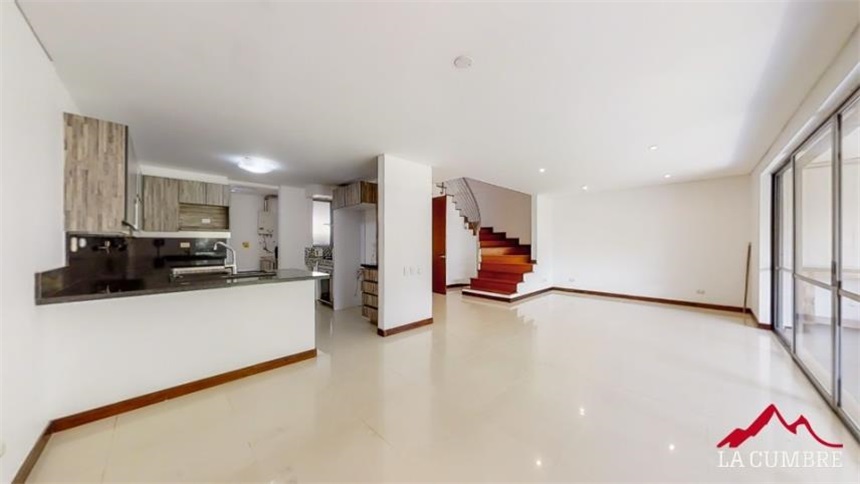 Casa de 3 alcobas en venta en Loma Del Indio, Medellín, 225 m² · foto 5 de 23