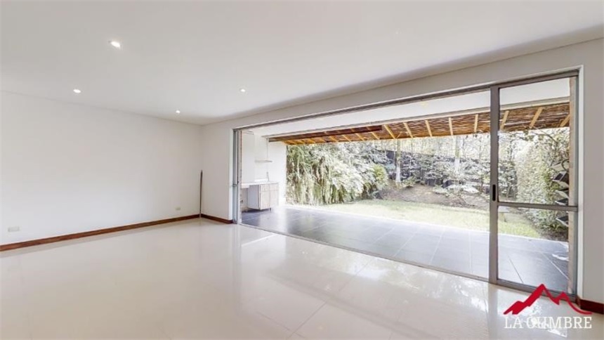 Casa de 3 alcobas en venta en Loma Del Indio, Medellín, 225 m² · foto 6 de 23
