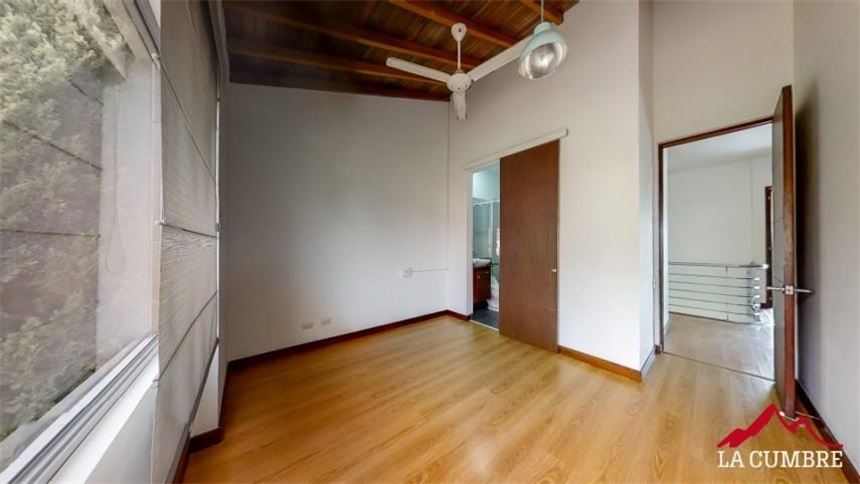 Casa de 3 alcobas en venta en Loma Del Indio, Medellín, 225 m² · foto 22 de 23