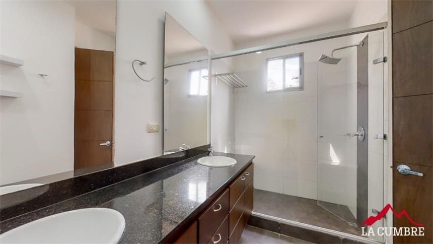 Casa de 3 alcobas en venta en Loma Del Indio, Medellín, 225 m² · foto 15 de 23