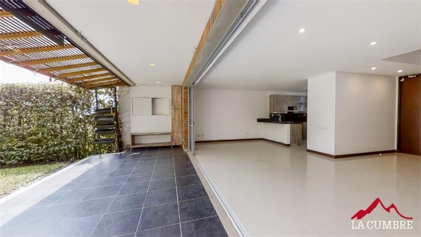 Casa de 3 alcobas en venta en Loma Del Indio, Medellín, 225 m² · foto 2 de 23