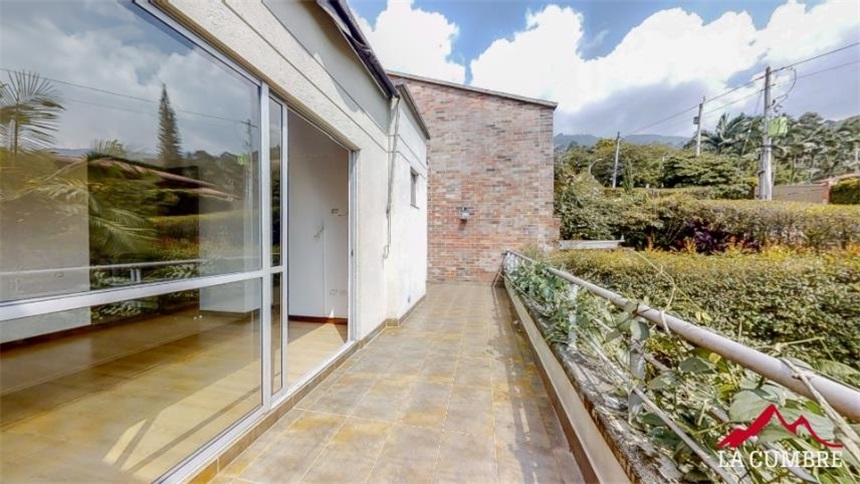 Casa de 3 alcobas en venta en Loma Del Indio, Medellín, 225 m² · foto 14 de 23