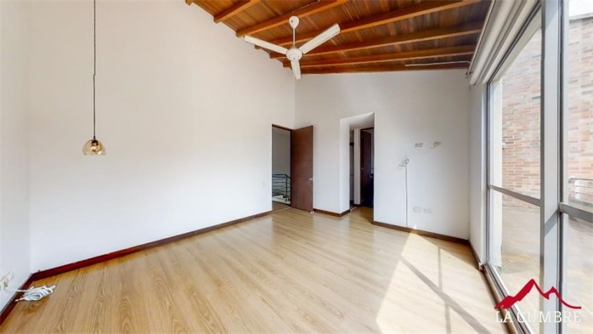 Casa de 3 alcobas en venta en Loma Del Indio, Medellín, 225 m² · foto 13 de 23