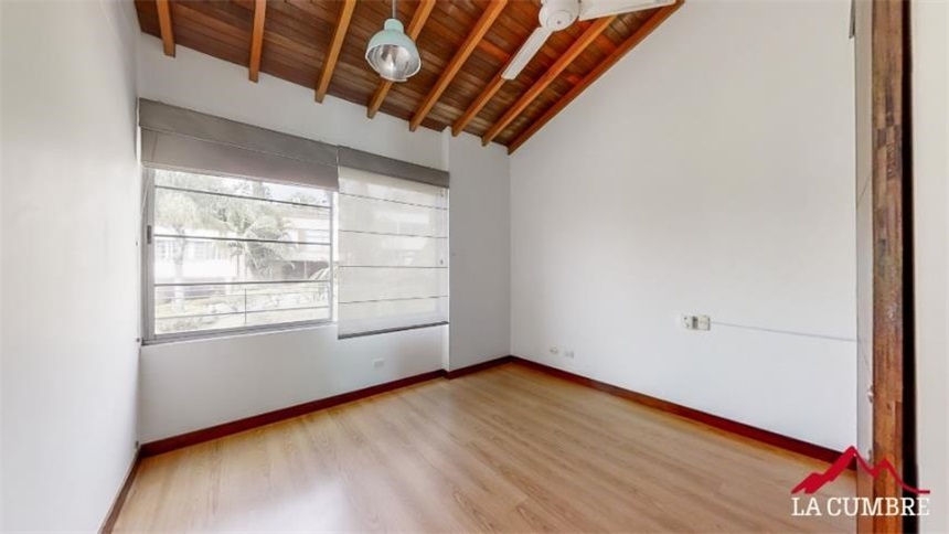 Casa de 3 alcobas en venta en Loma Del Indio, Medellín, 225 m² · foto 21 de 23