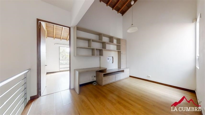 Casa de 3 alcobas en venta en Loma Del Indio, Medellín, 225 m² · foto 11 de 23