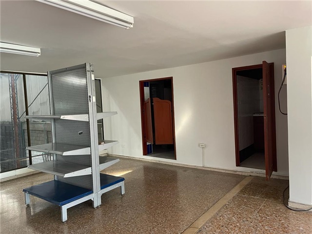 Local en Arriendo - Más