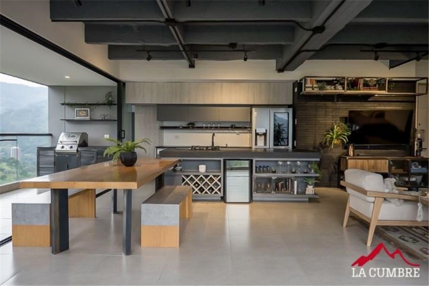 Apartamento de 2 alcobas en venta en Loma De Las Brujas, Envigado, 189 m² · foto 2 de 11