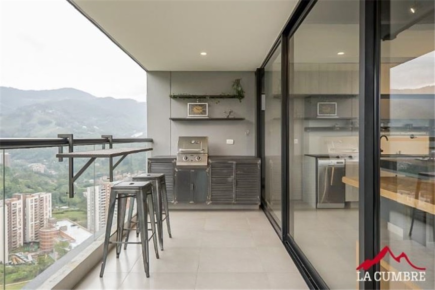 Apartamento de 2 alcobas en venta en Loma De Las Brujas, Envigado, 189 m² · foto 3 de 11