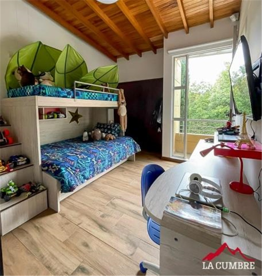 Casa de 3 alcobas en venta en Las Palmas, Medellín, 310 m² · foto 7 de 15