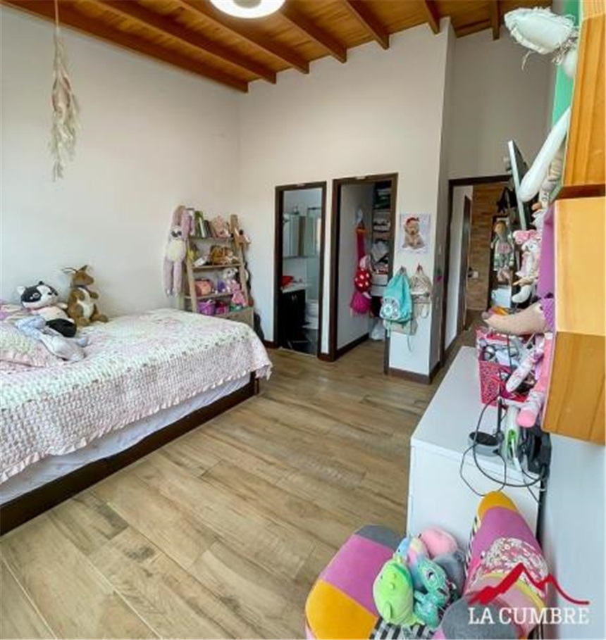 Casa de 3 alcobas en venta en Las Palmas, Medellín, 310 m² · foto 9 de 15