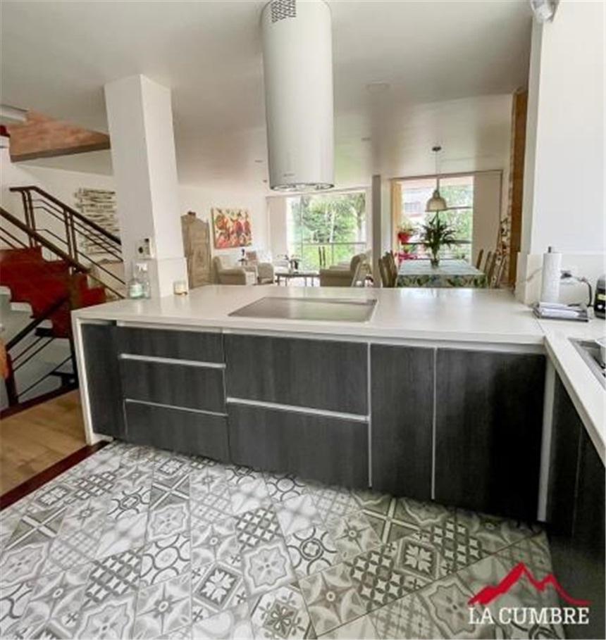 Casa de 3 alcobas en venta en Las Palmas, Medellín, 310 m² · foto 4 de 15