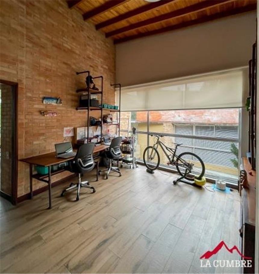 Casa de 3 alcobas en venta en Las Palmas, Medellín, 310 m² · foto 11 de 15