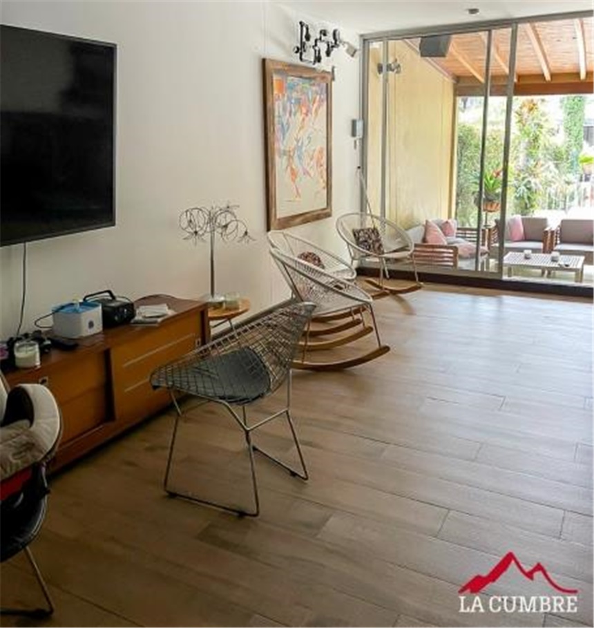 Casa de 3 alcobas en venta en Las Palmas, Medellín, 310 m² · foto 2 de 15