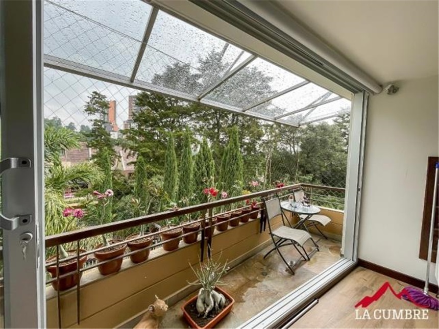 Casa de 3 alcobas en venta en Las Palmas, Medellín, 310 m² · foto 5 de 15