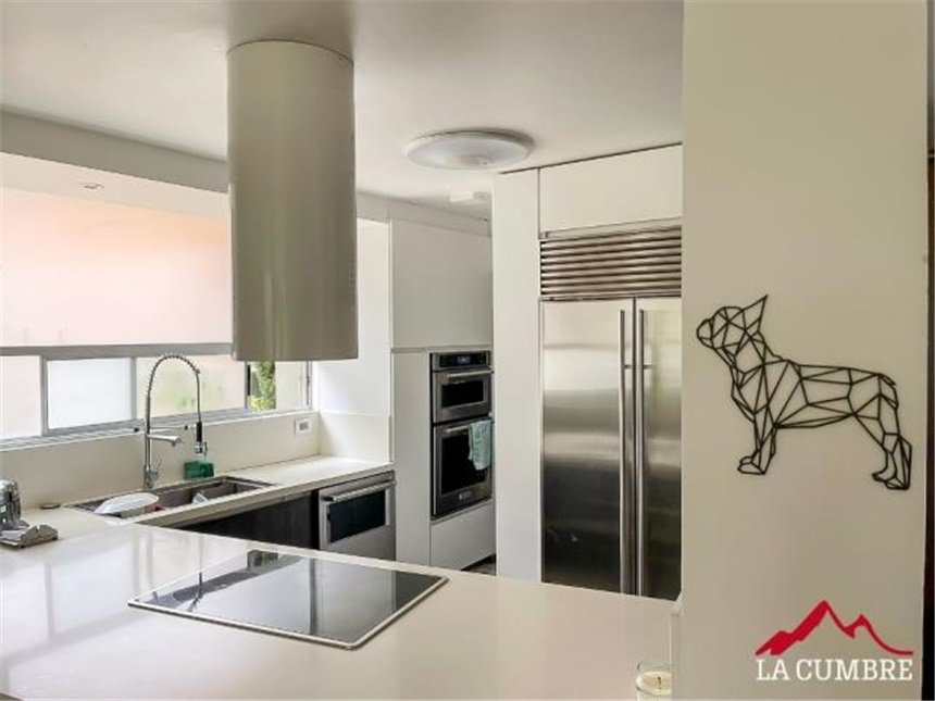 Casa de 3 alcobas en venta en Las Palmas, Medellín, 310 m² · foto 3 de 15