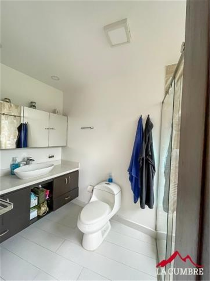 Casa de 3 alcobas en venta en Las Palmas, Medellín, 310 m² · foto 8 de 15