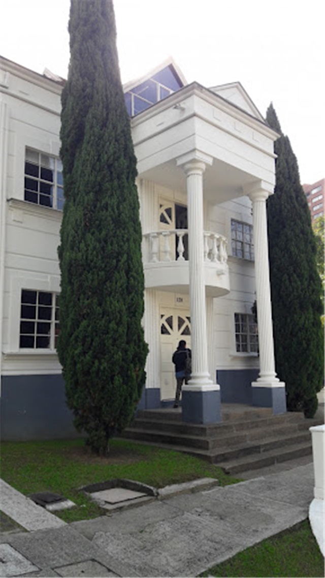 Casa de 3 alcobas en venta en Los Naranjos, Medellín, 450 m² · foto 2 de 19