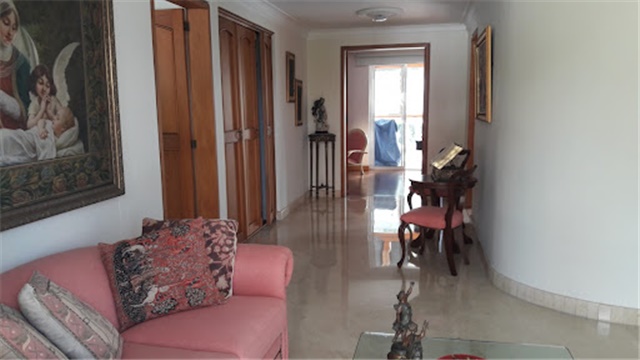 Casa de 3 alcobas en venta en Los Naranjos, Medellín, 450 m² · foto 6 de 19