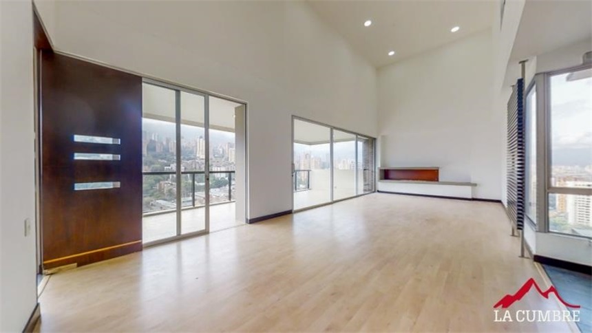 Apartamento de 4 alcobas en arriendo en Castropol, Medellín, 389 m² · foto 2 de 24