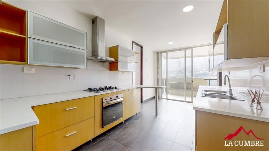 Apartamento de 4 alcobas en arriendo en Castropol, Medellín, 389 m² · foto 6 de 24