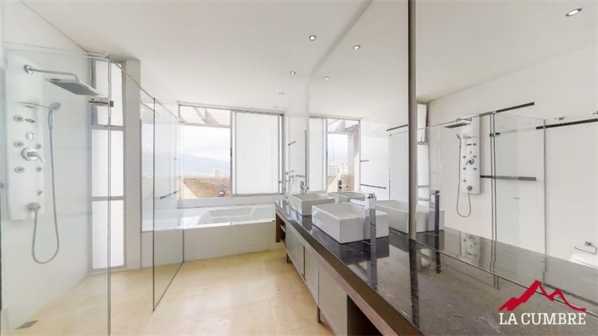 Apartamento de 4 alcobas en arriendo en Castropol, Medellín, 389 m² · foto 22 de 24